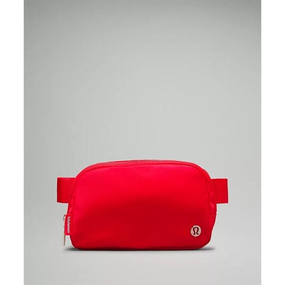 Everywhere Belt Bag 1L - True Red - Picture 1 of 6